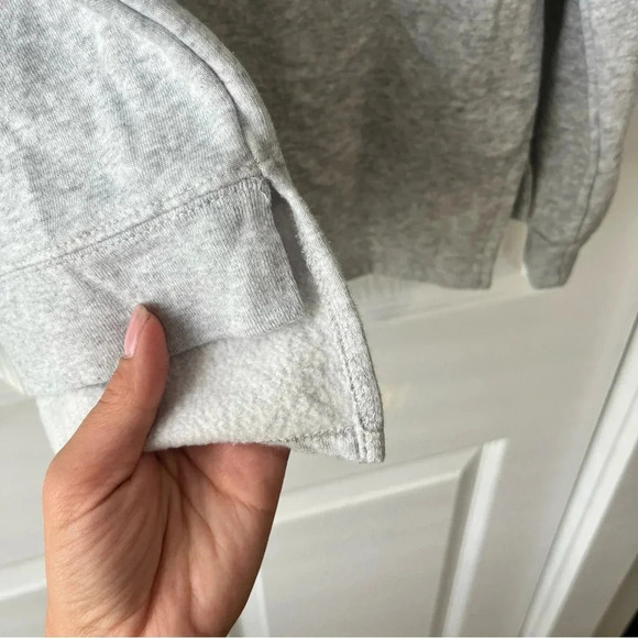 Disney Minnie Mouse Embroidery 3D Chenille Sweatshirt Fleece Size Med Soft - Picture 5 of 5